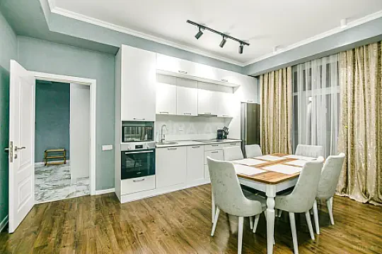 Kirayə verilir 3 otaqlı mənzil 135 m²