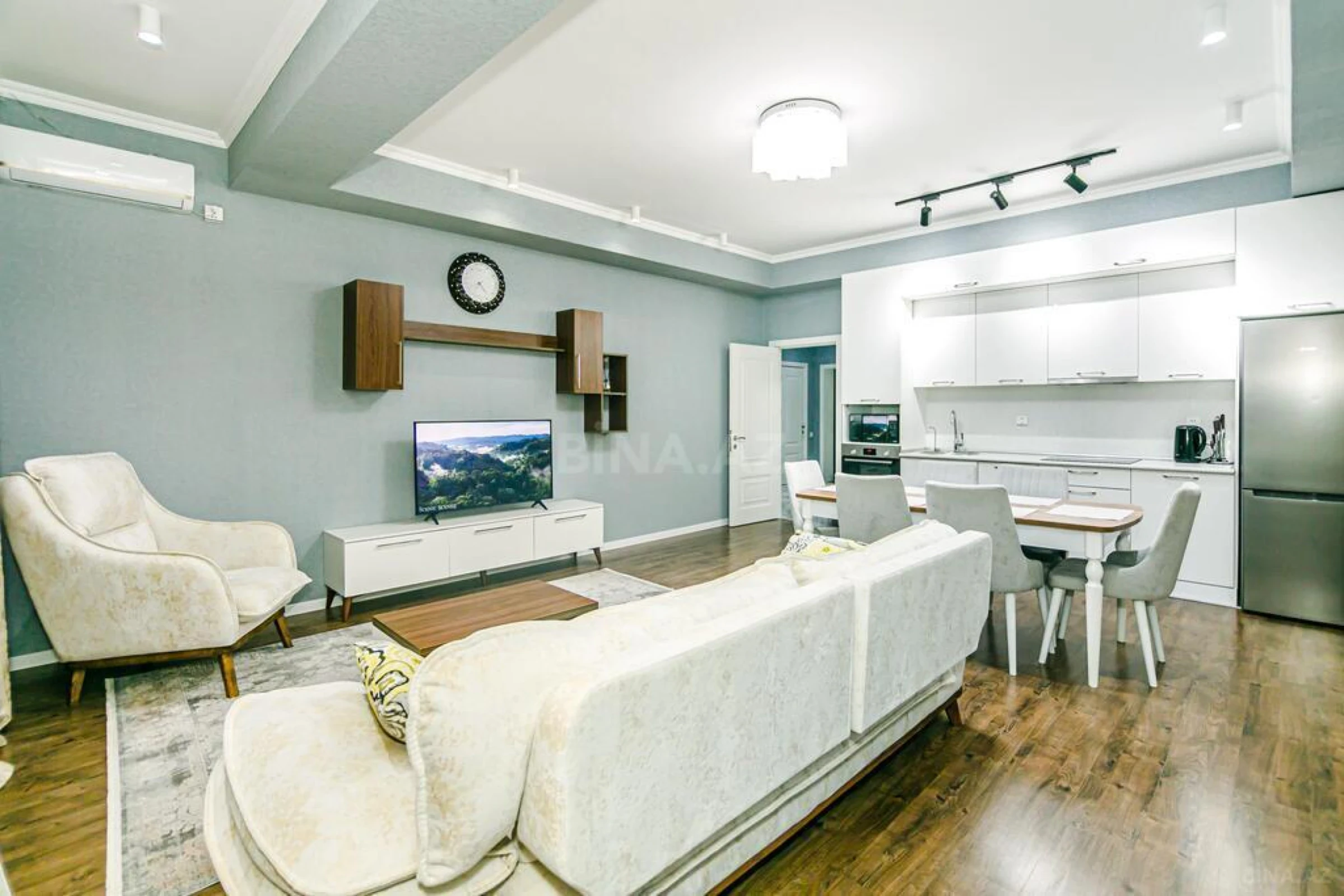 Kirayə verilir 3 otaqlı mənzil 135 m²