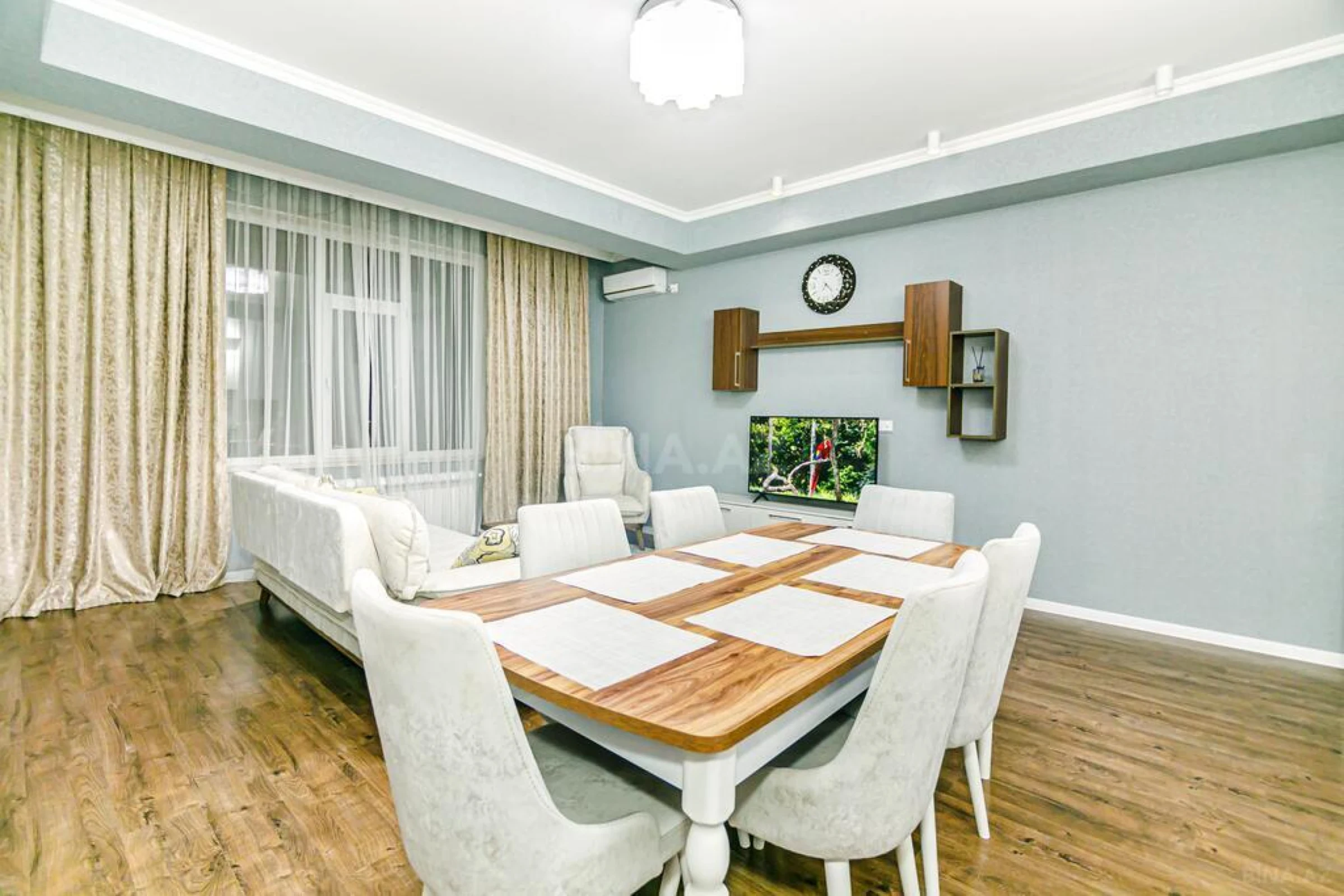 Kirayə verilir 3 otaqlı mənzil 135 m²