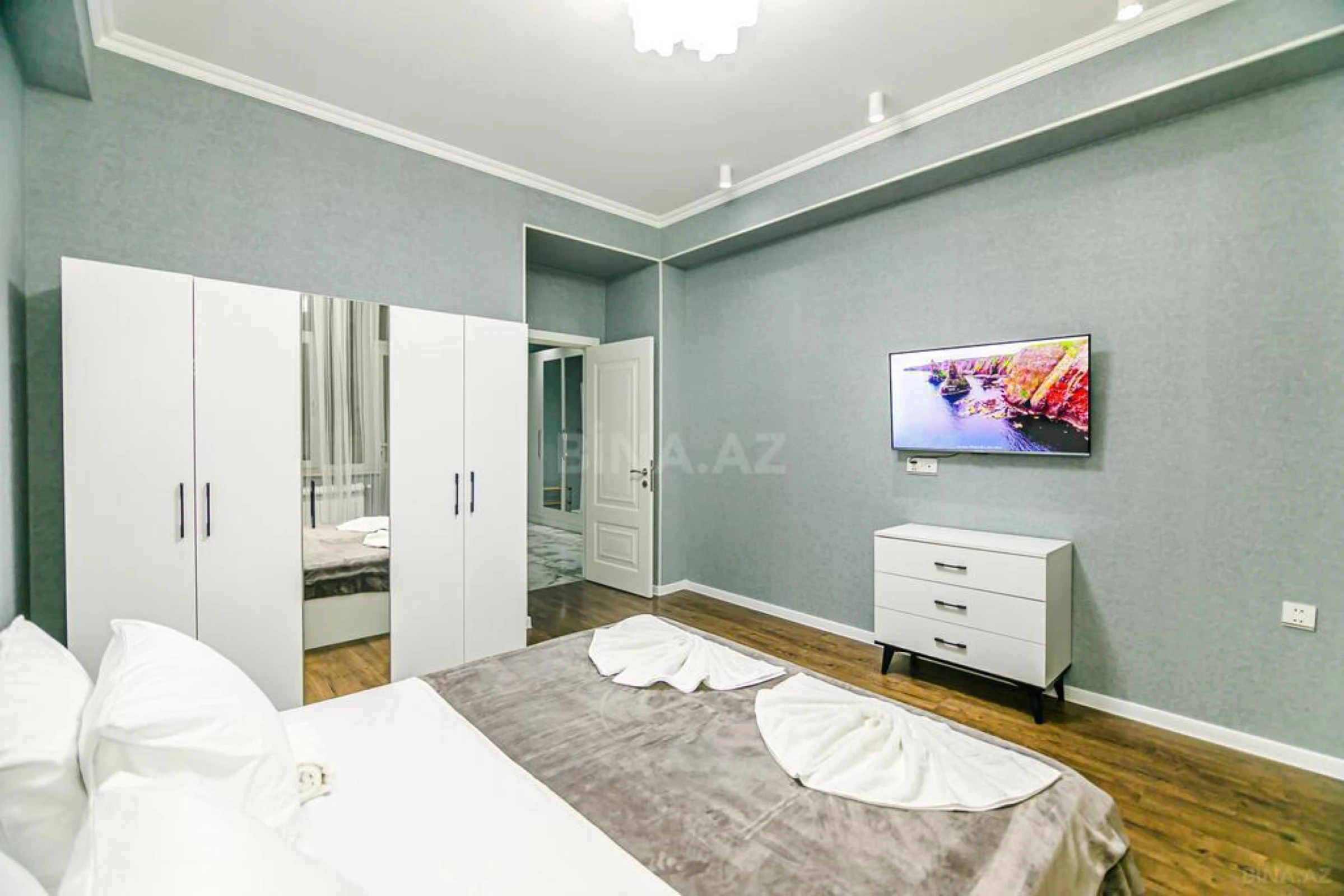 Kirayə verilir 3 otaqlı mənzil 135 m²