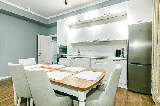 Kirayə verilir 3 otaqlı mənzil 135 m²