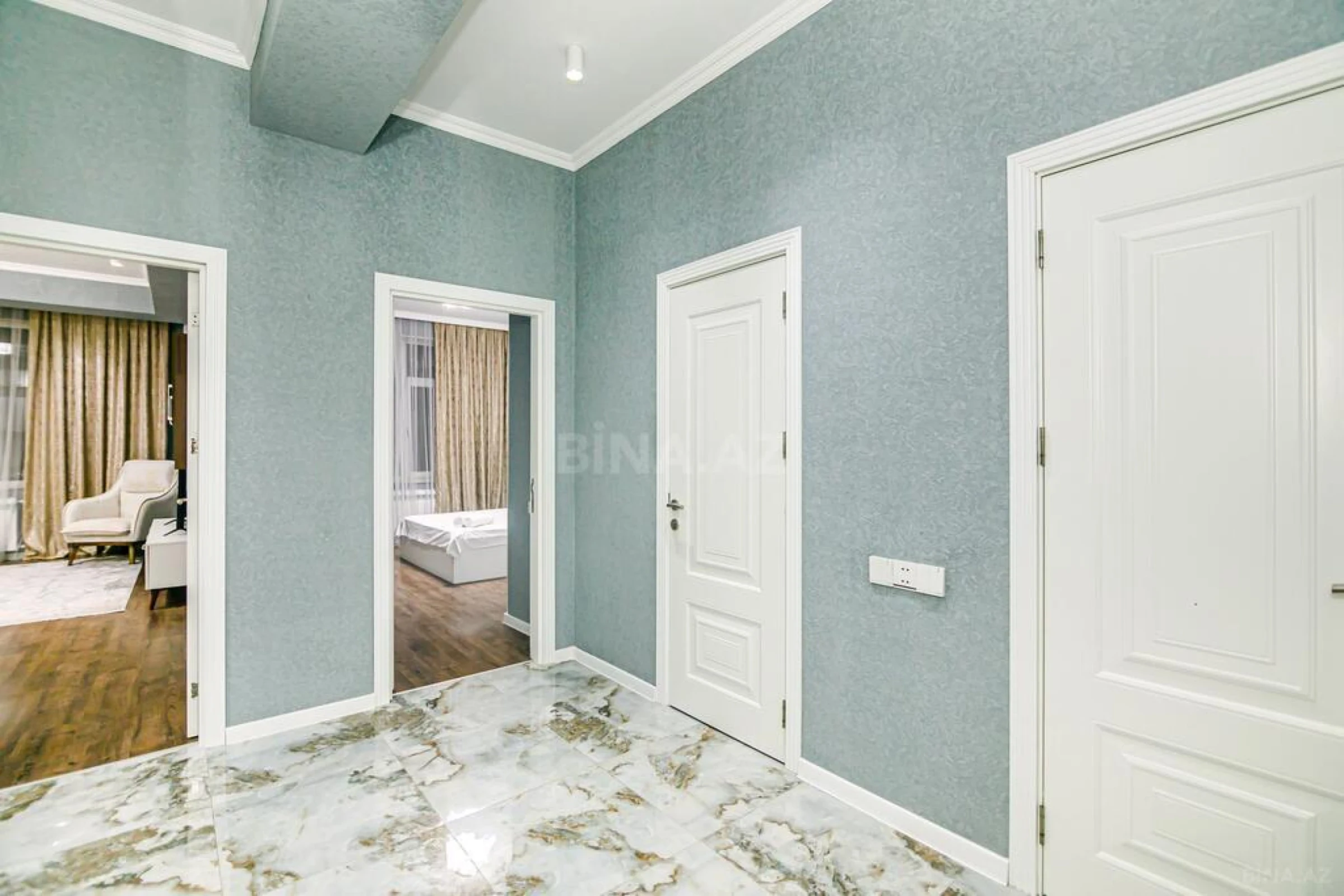 Kirayə verilir 3 otaqlı mənzil 135 m²