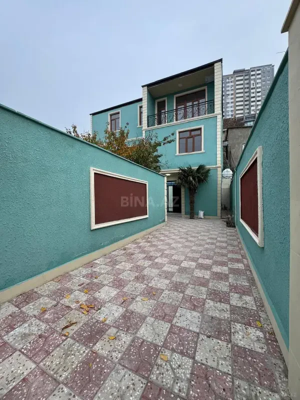 Satılır 7 otaqlı həyət evi 300 m²
