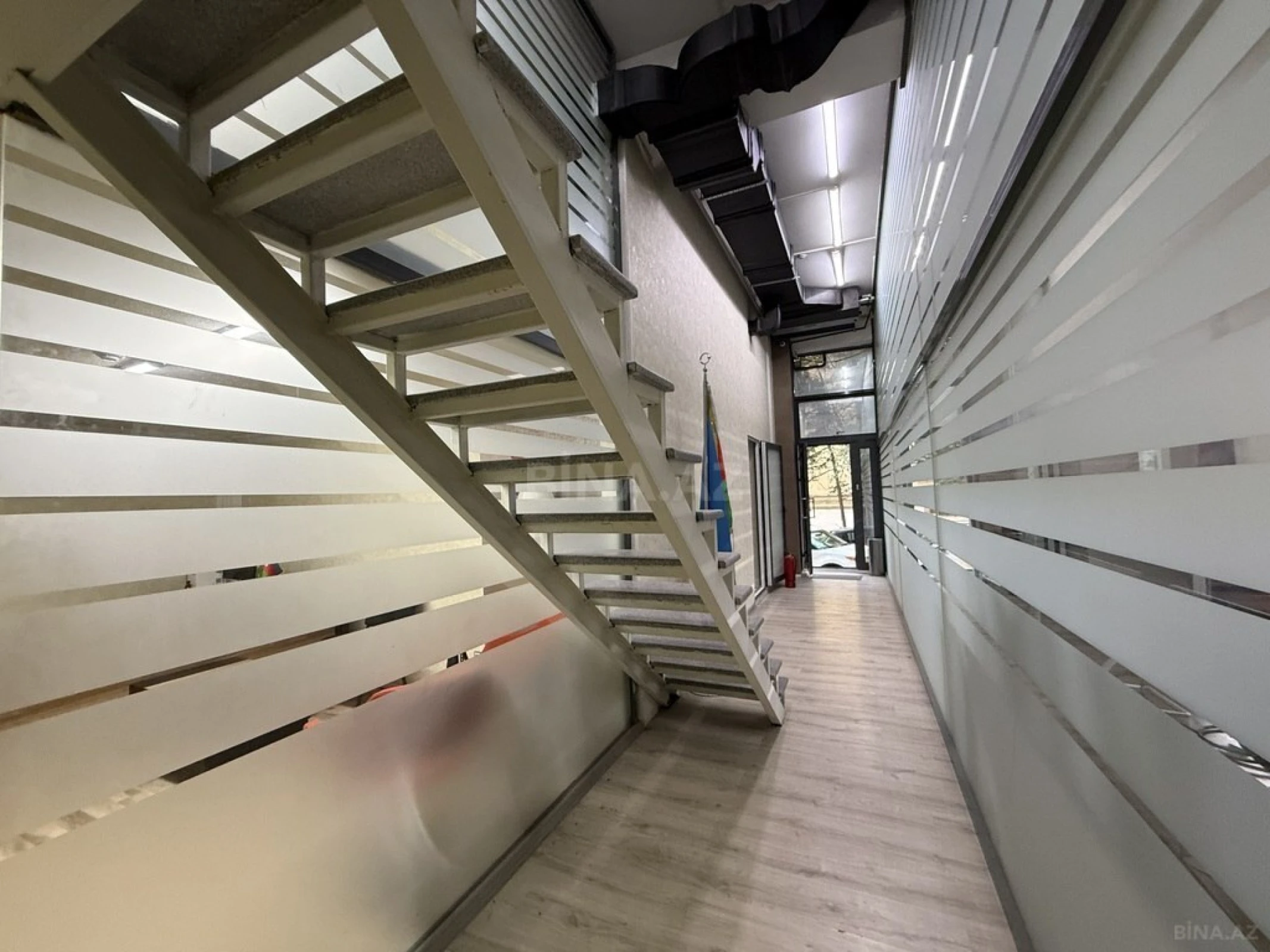 Satılır obyekt 263 m²