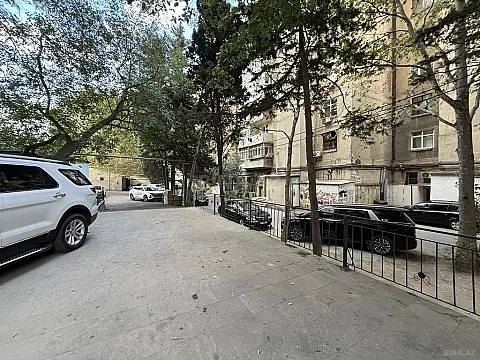 Satılır obyekt 263 m²