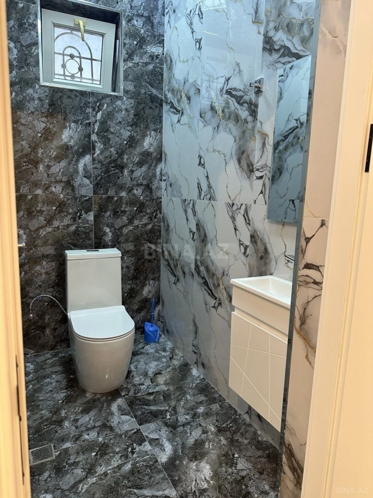 Satılır 6 otaqlı həyət evi 320 m²