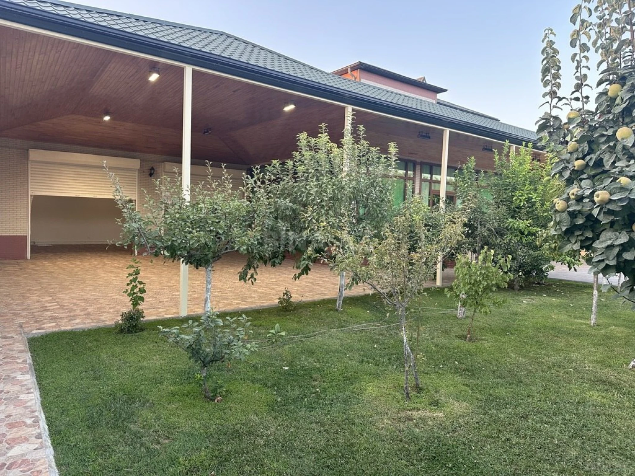 Satılır 6 otaqlı həyət evi 320 m²