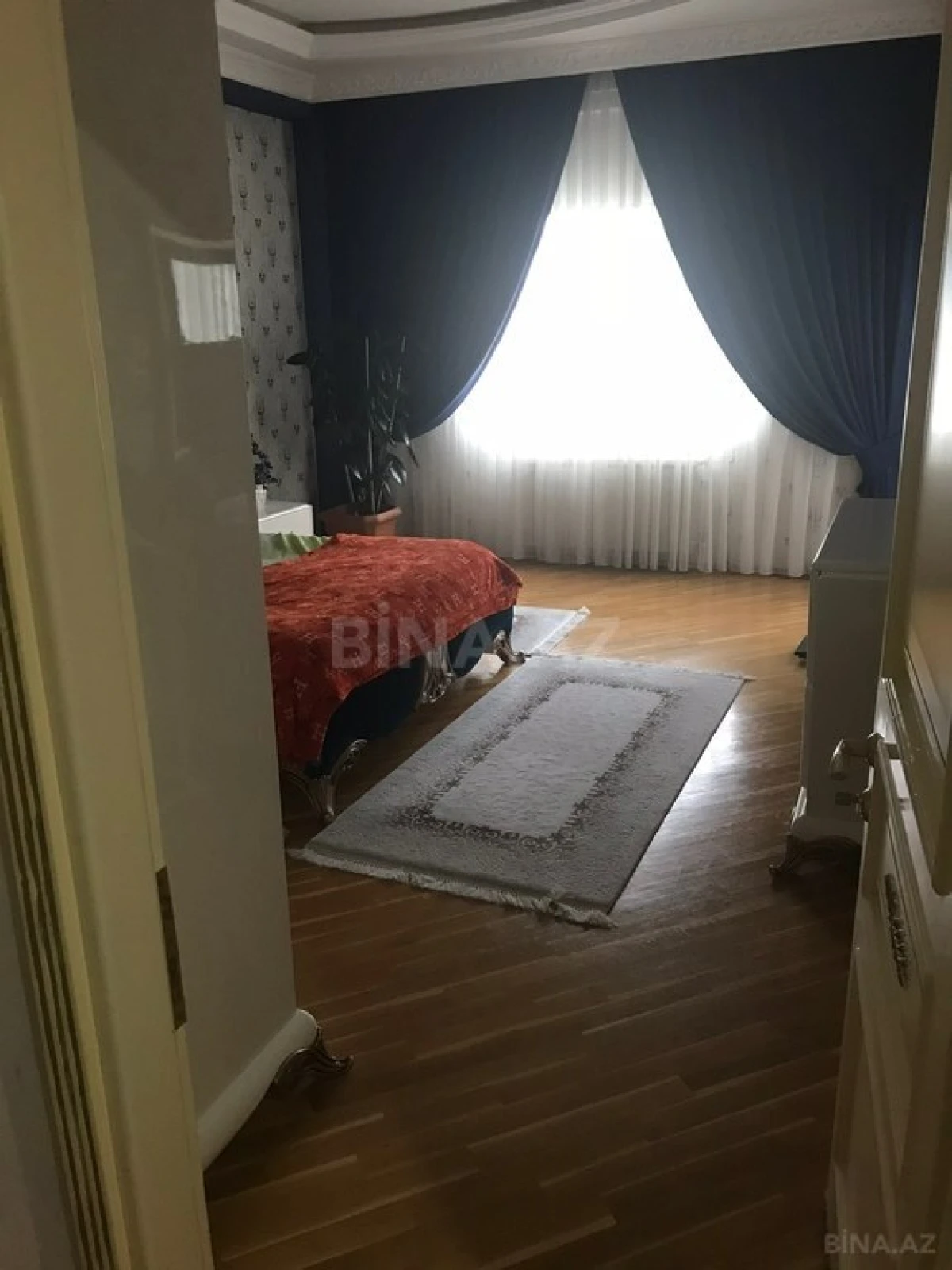 Satılır 3 otaqlı mənzil 126 m²