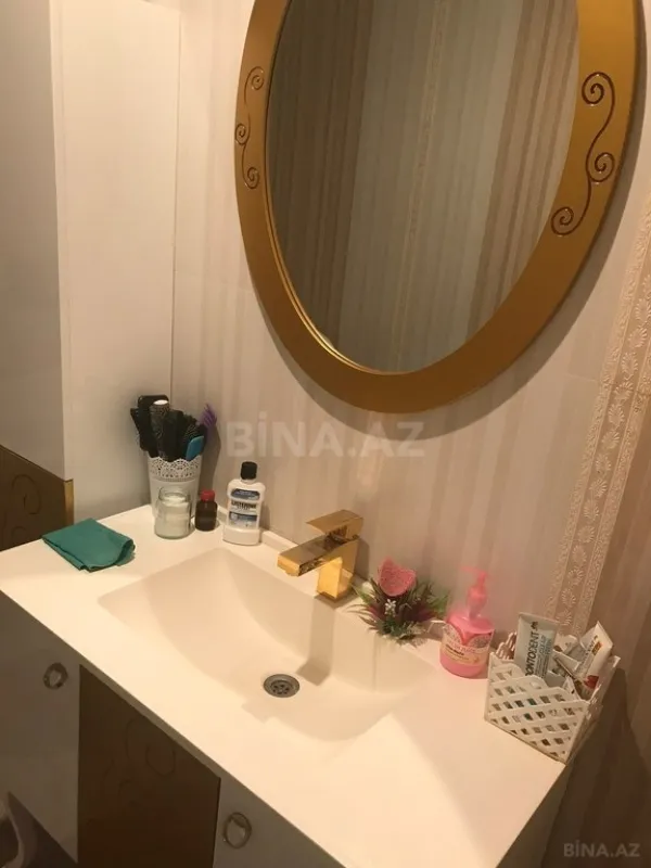 Satılır 3 otaqlı mənzil 126 m²