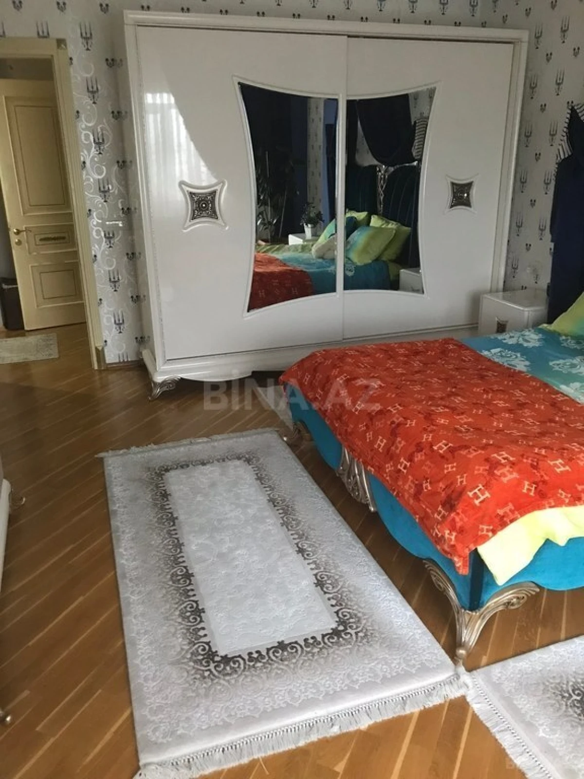 Satılır 3 otaqlı mənzil 126 m²