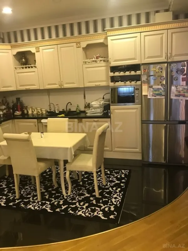 Satılır 3 otaqlı mənzil 126 m²
