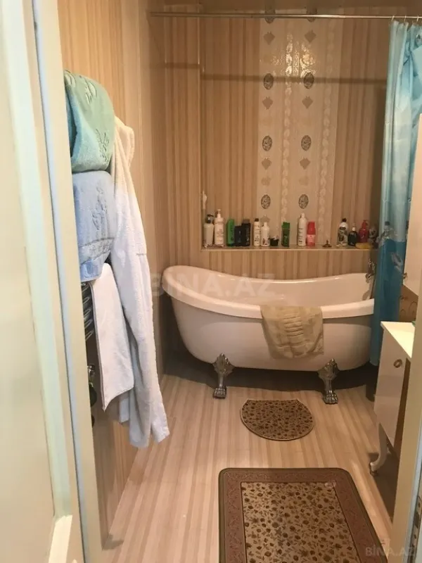 Satılır 3 otaqlı mənzil 126 m²