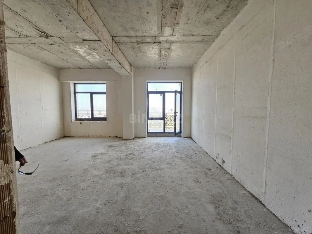 Satılır 3 otaqlı mənzil 148.4 m²