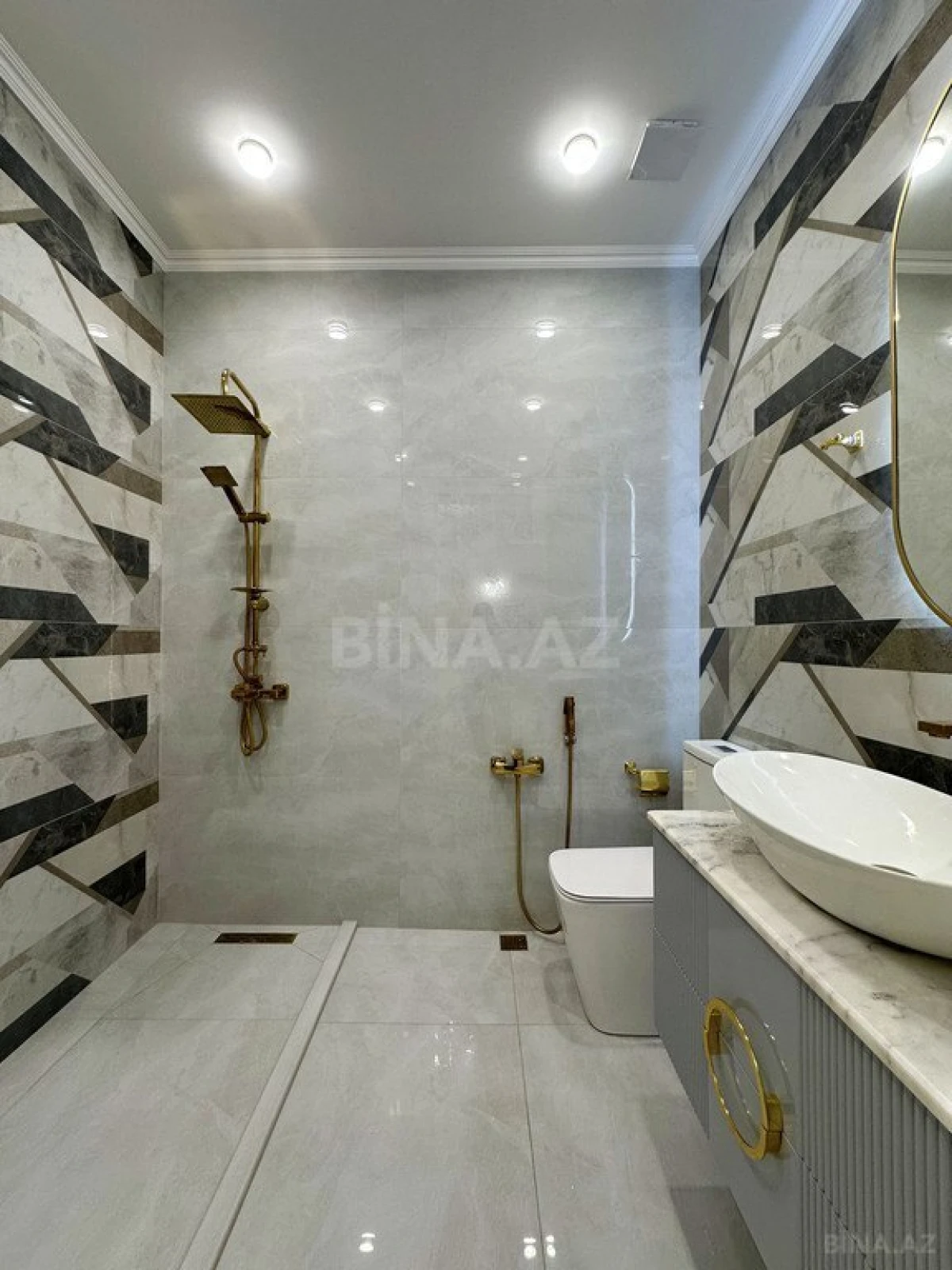 Satılır 3 otaqlı mənzil 120 m²