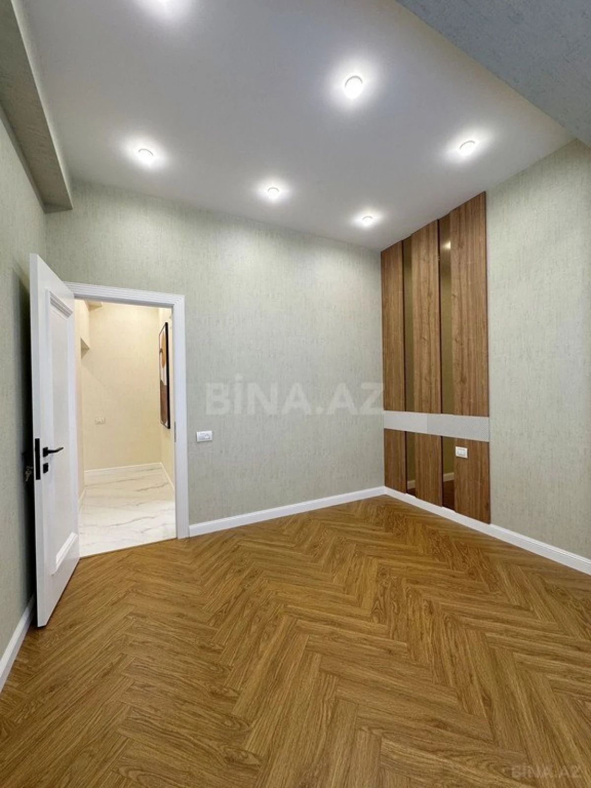 Satılır 3 otaqlı mənzil 120 m²