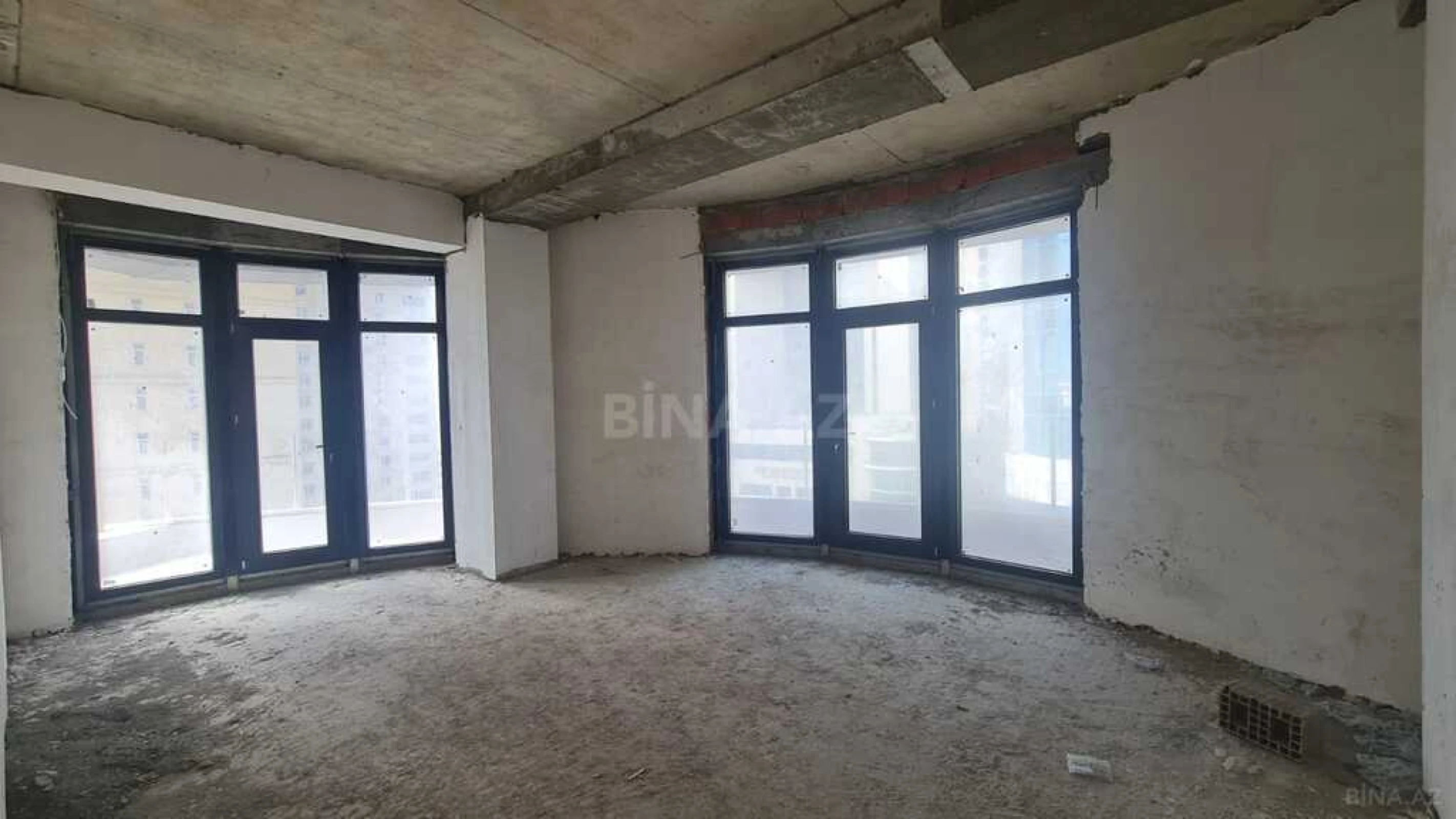 Satılır 3 otaqlı mənzil 162 m²