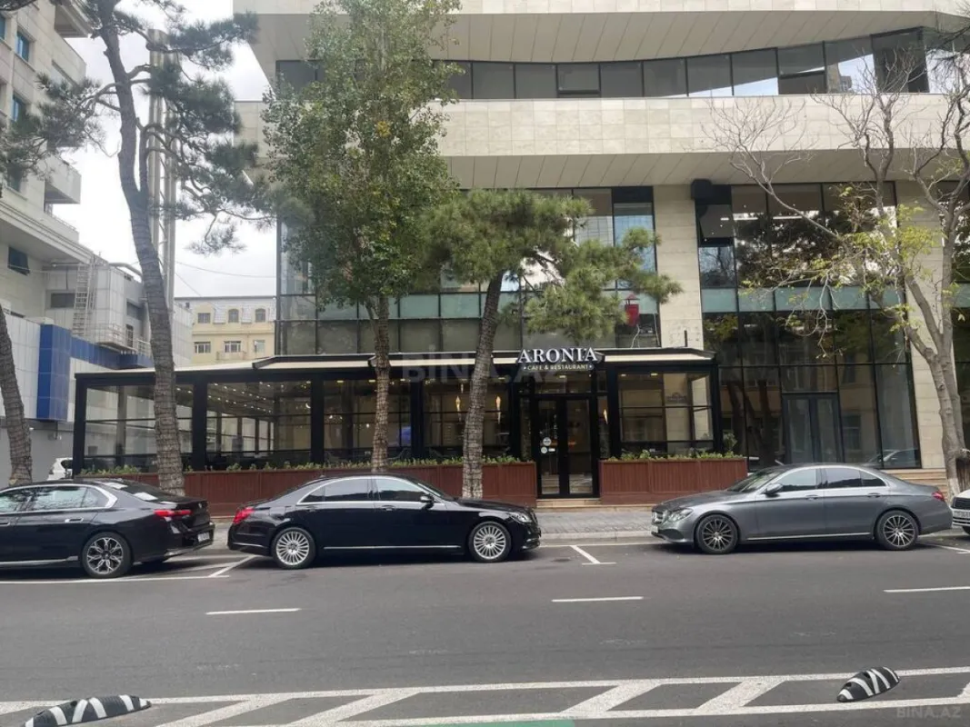 Satılır 3 otaqlı mənzil 162 m²