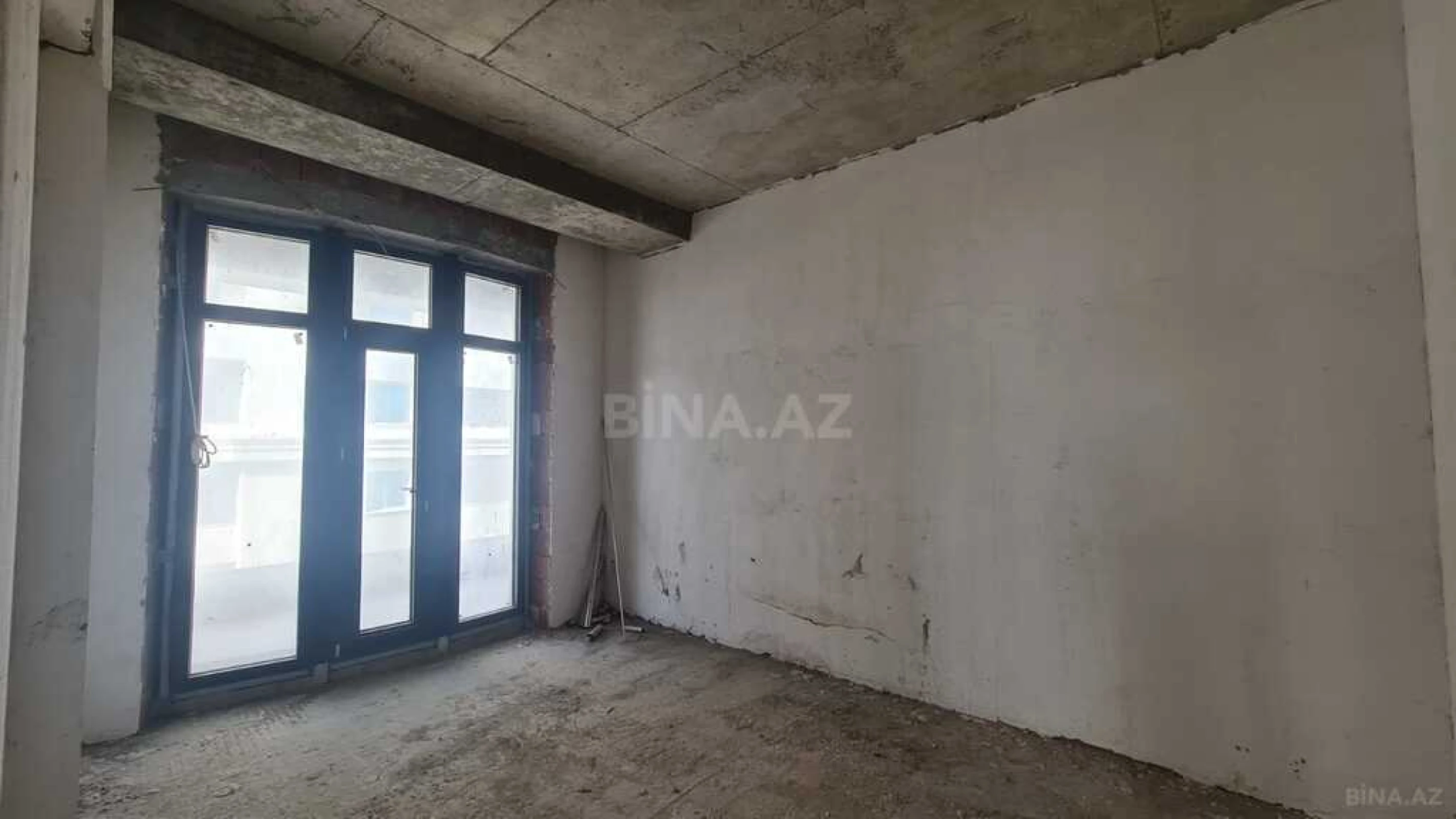 Satılır 3 otaqlı mənzil 162 m²