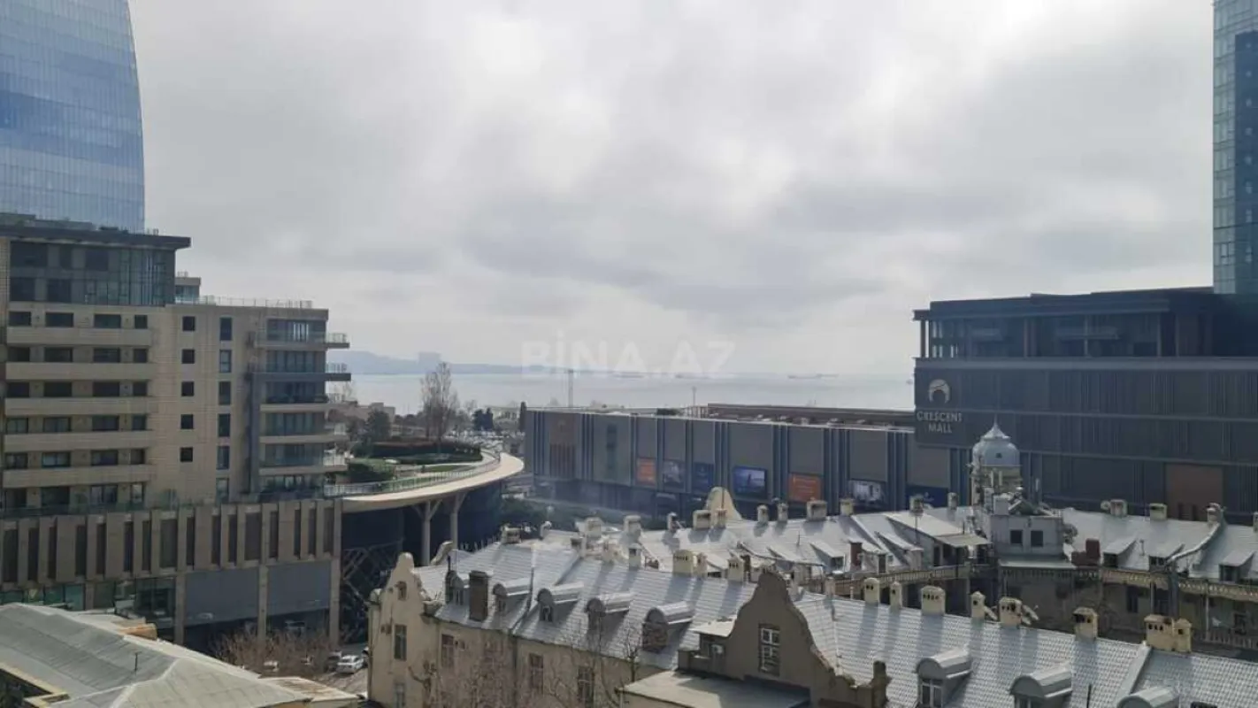 Satılır 3 otaqlı mənzil 162 m²