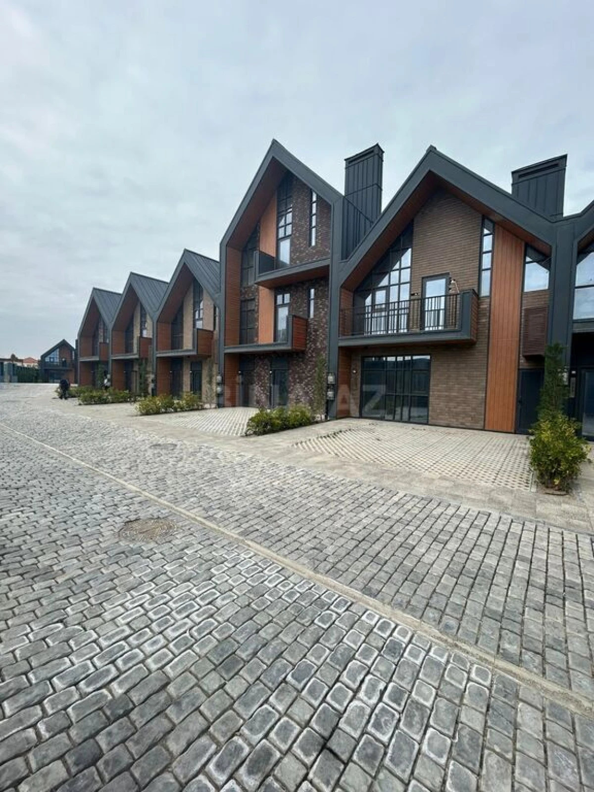 Satılır 3 otaqlı mənzil 95 m²