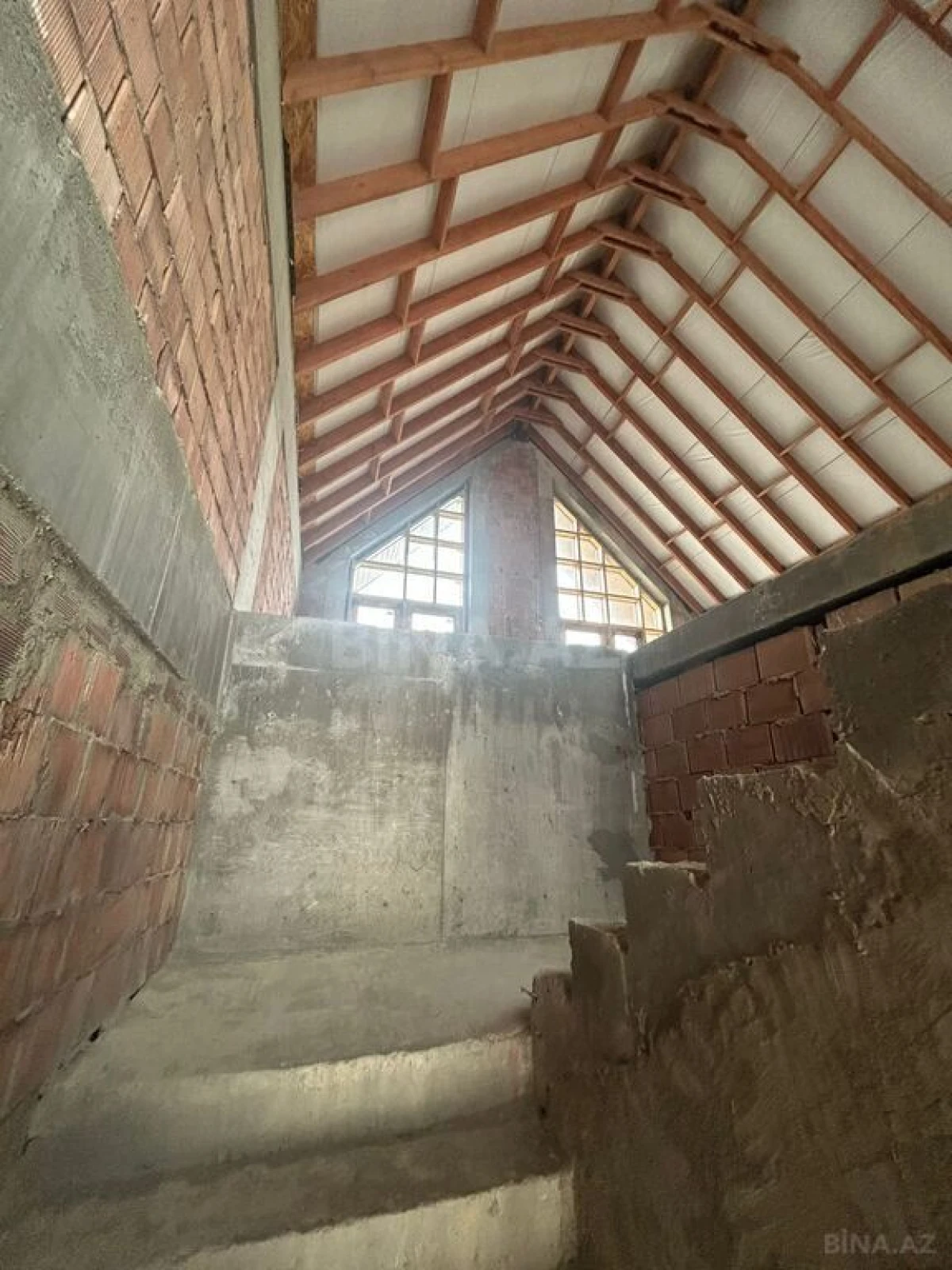 Satılır 3 otaqlı mənzil 95 m²