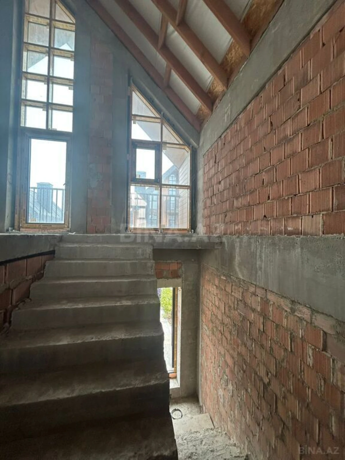 Satılır 3 otaqlı mənzil 95 m²