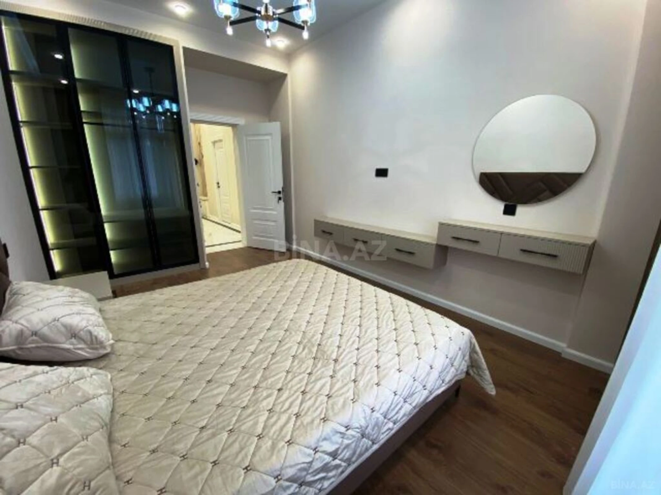 Satılır 3 otaqlı mənzil 107 m²