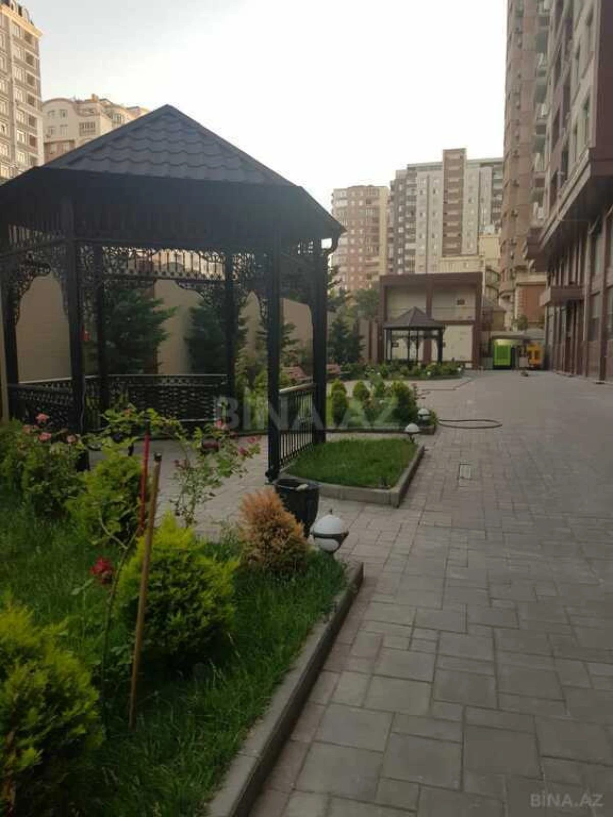 Satılır 4 otaqlı mənzil 200 m²