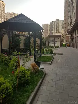 Satılır 4 otaqlı mənzil 200 m²