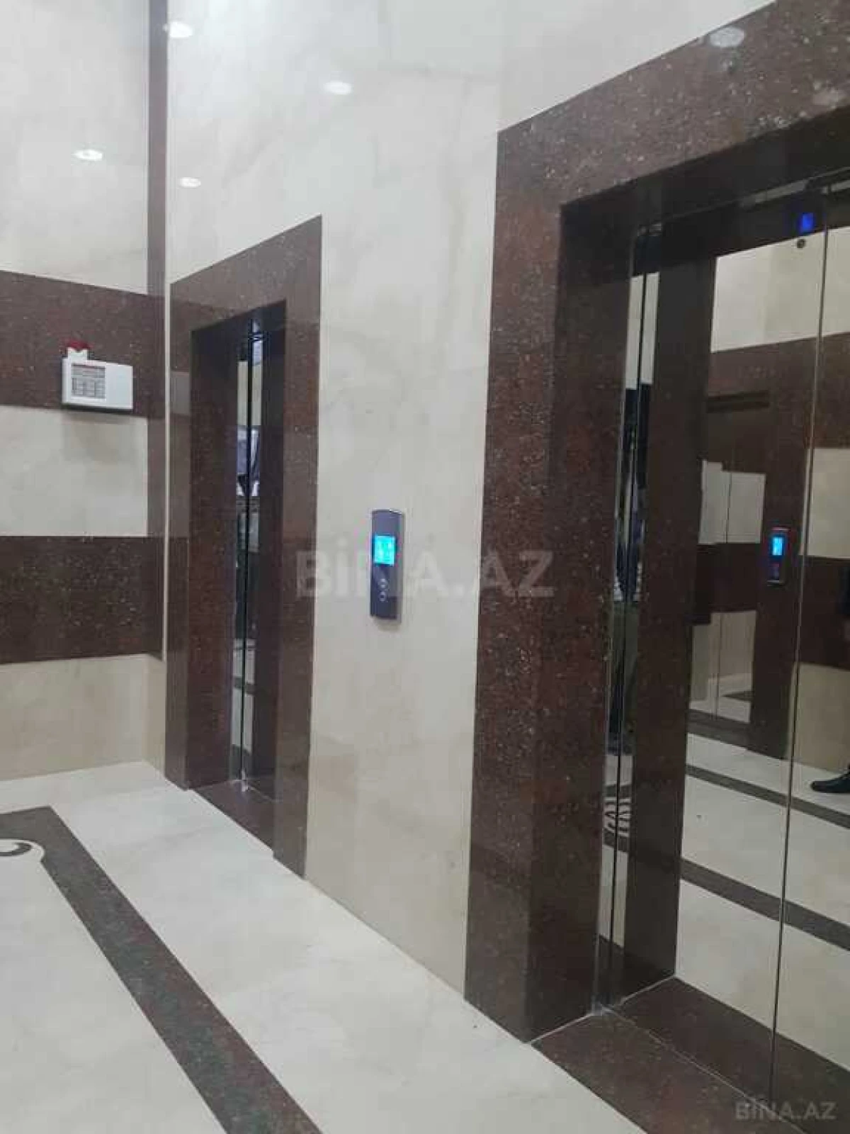 Satılır 4 otaqlı mənzil 200 m²