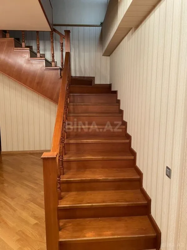 Satılır 6 otaqlı mənzil 300 m²
