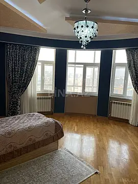 Satılır 6 otaqlı mənzil 300 m²