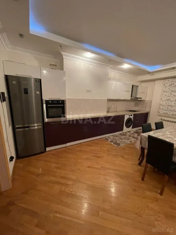 Satılır 6 otaqlı mənzil 300 m²