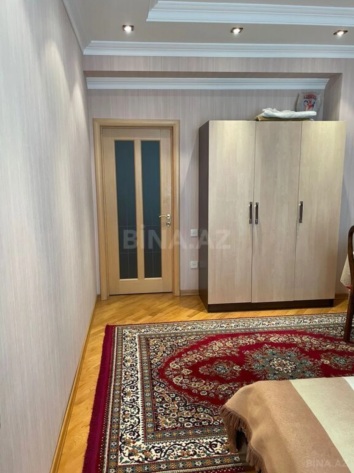 Satılır 6 otaqlı mənzil 300 m²