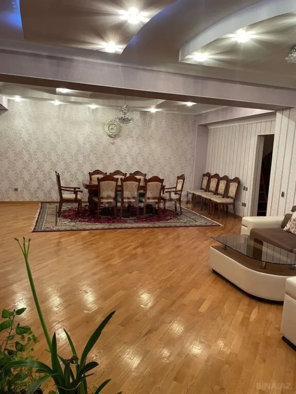 Satılır 6 otaqlı mənzil 300 m²