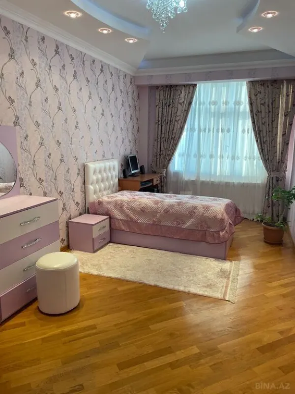 Satılır 6 otaqlı mənzil 300 m²