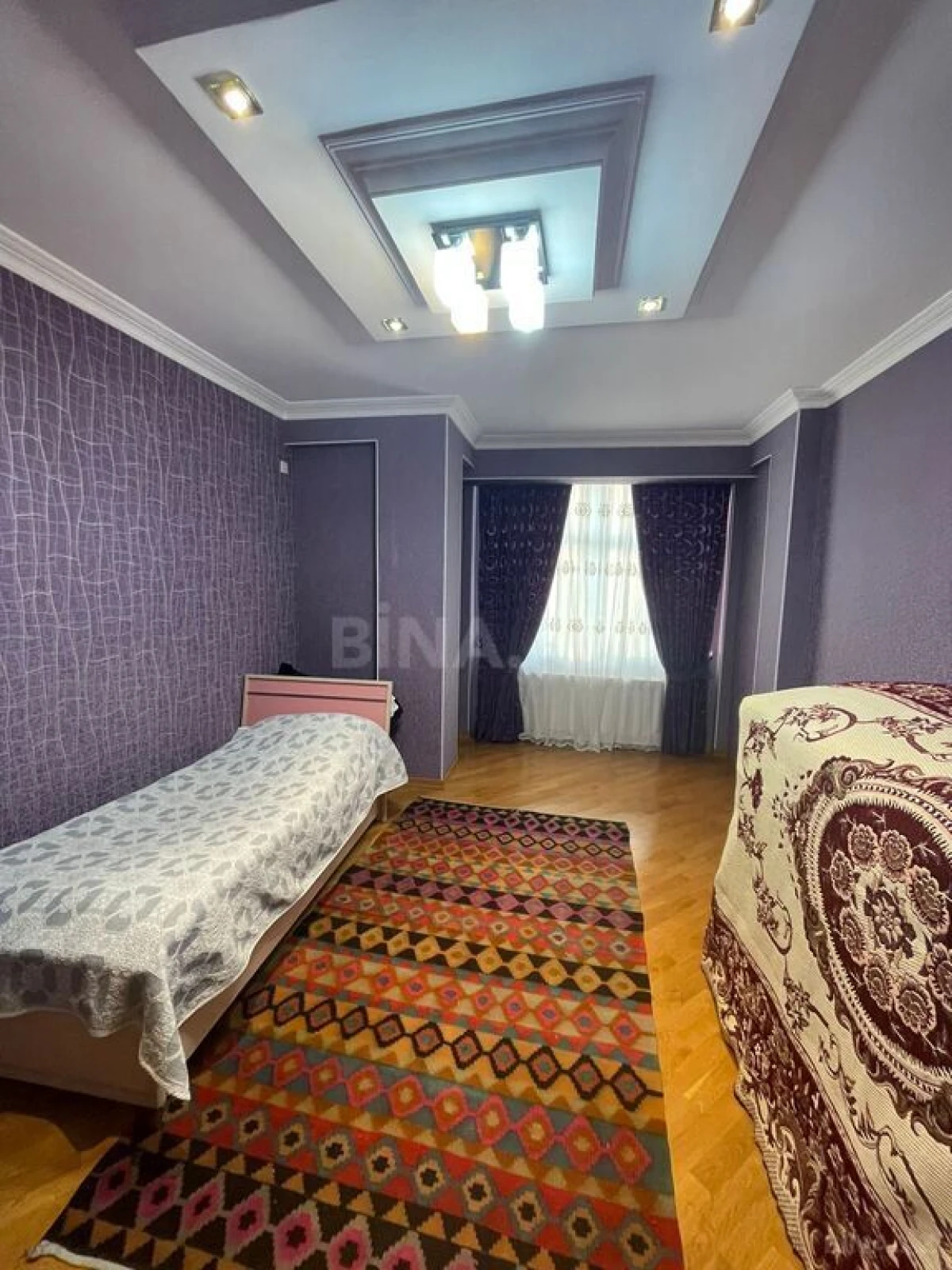 Satılır 6 otaqlı mənzil 300 m²
