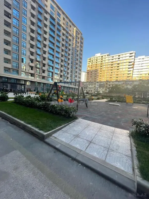 Satılır 4 otaqlı mənzil 174 m²