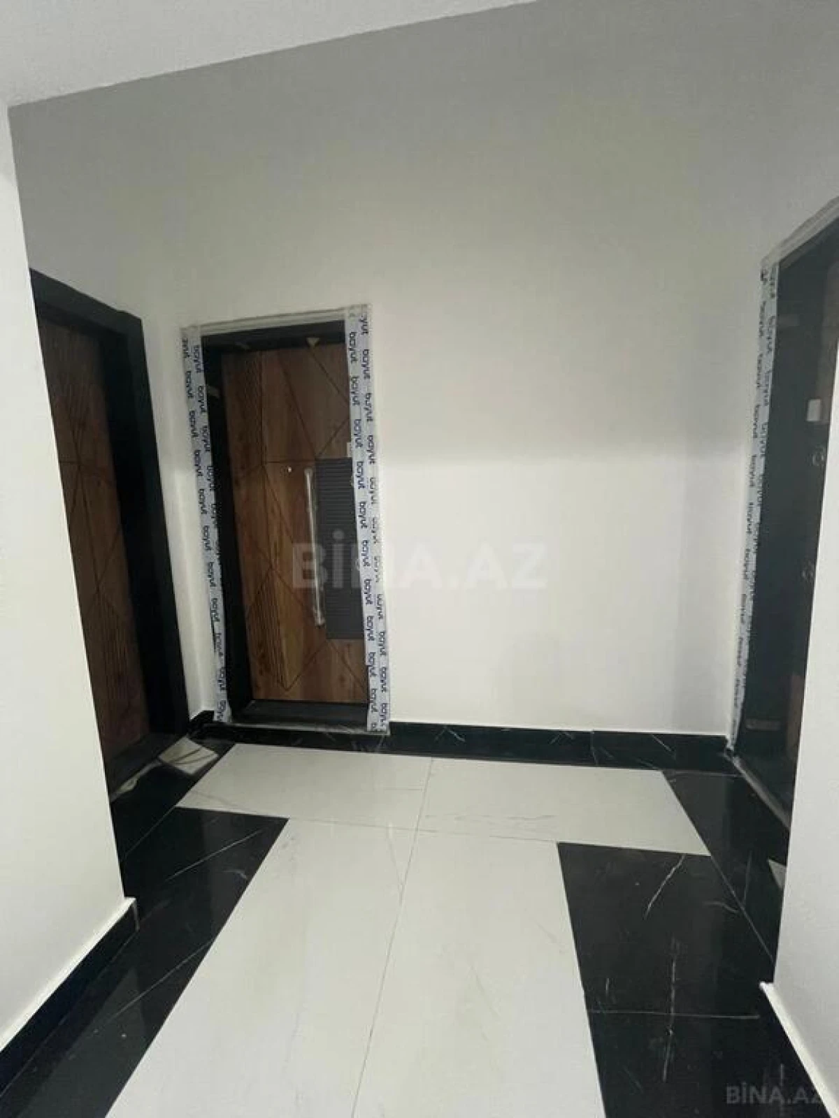 Satılır 4 otaqlı mənzil 174 m²