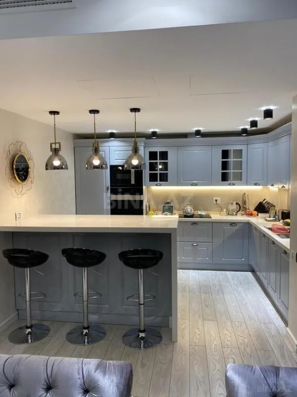 Kirayə verilir 3 otaqlı mənzil 130 m²