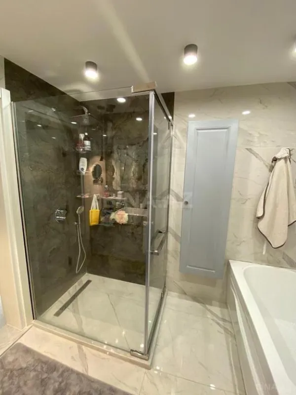 Kirayə verilir 3 otaqlı mənzil 130 m²