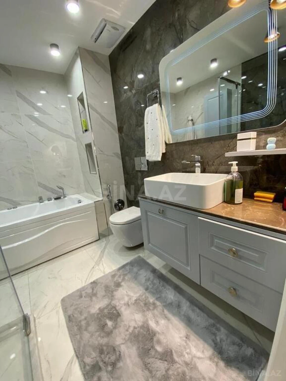 Kirayə verilir 3 otaqlı mənzil 130 m²