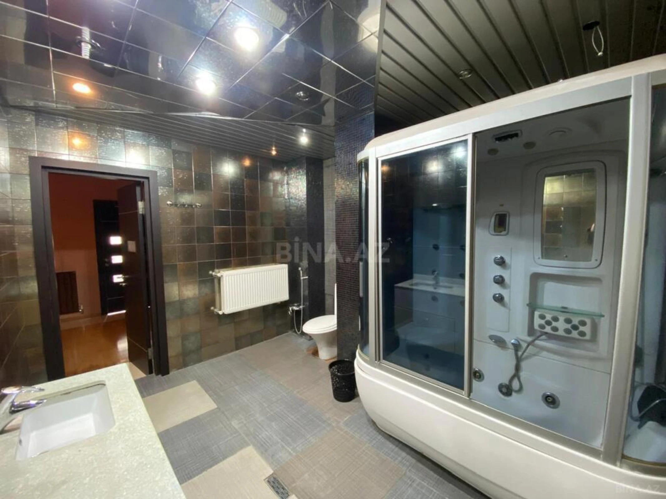 Satılır 4 otaqlı mənzil 220 m²