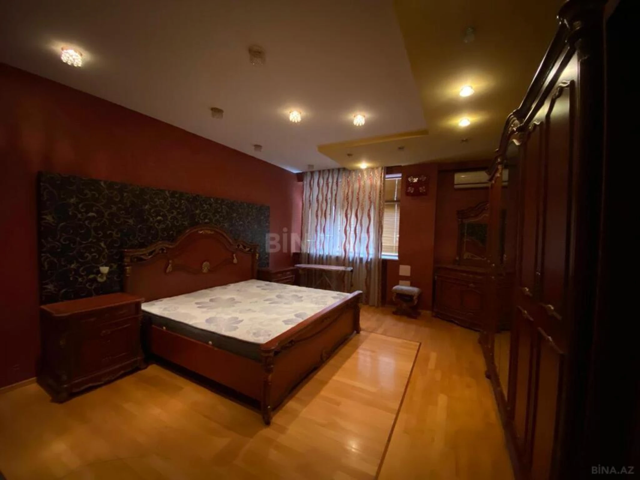 Satılır 4 otaqlı mənzil 220 m²