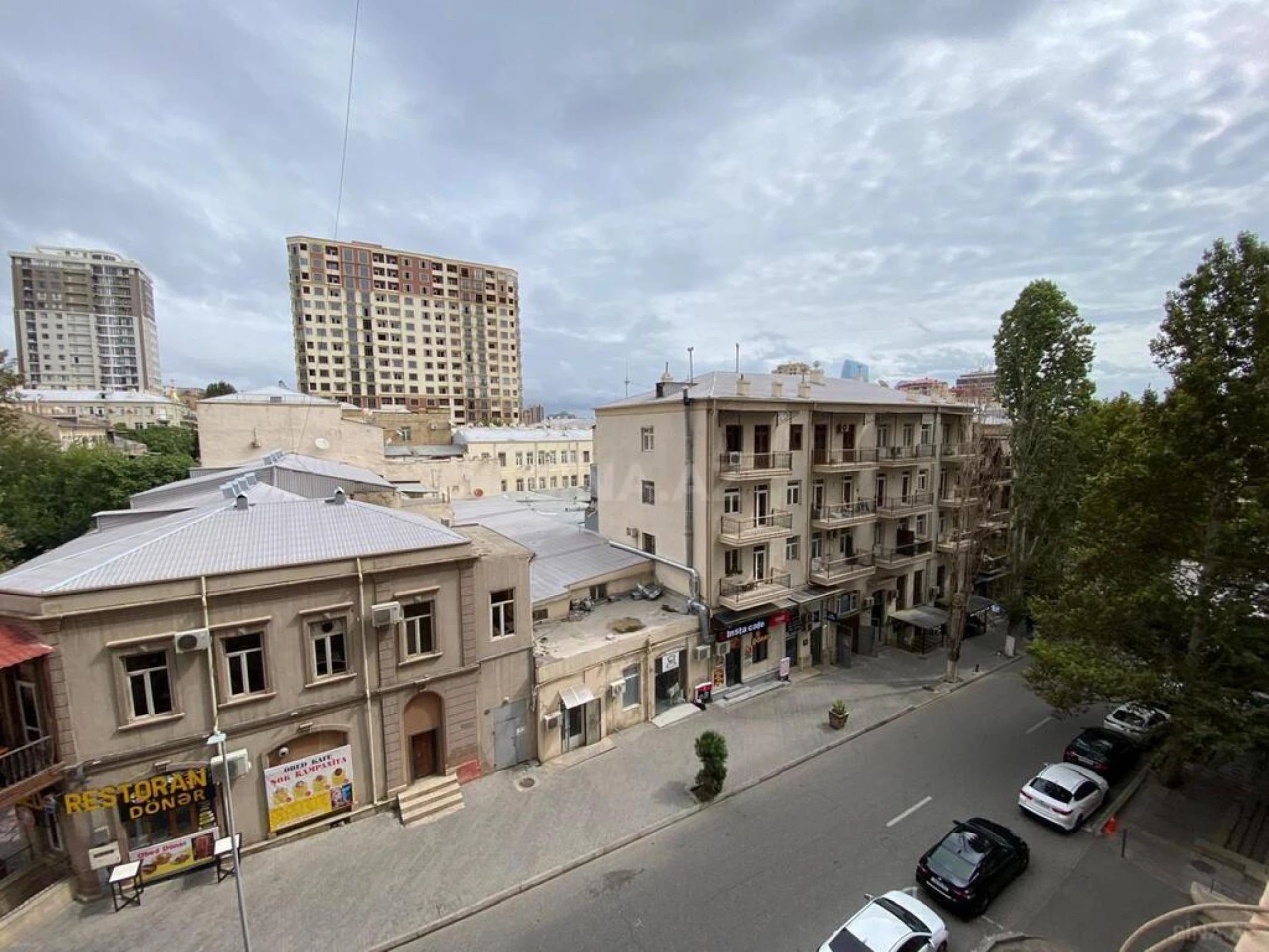 Satılır 4 otaqlı mənzil 220 m²