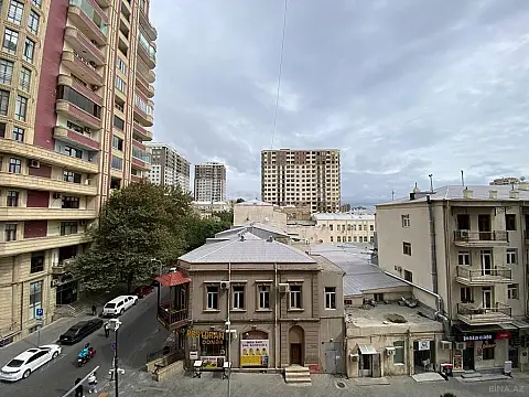 Satılır 4 otaqlı mənzil 220 m²