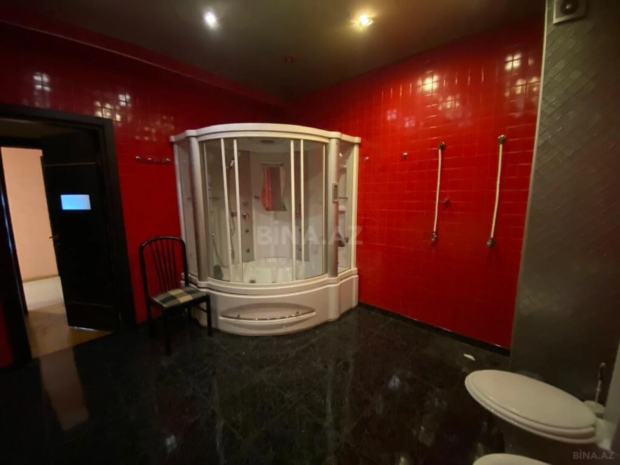 Satılır 4 otaqlı mənzil 220 m²