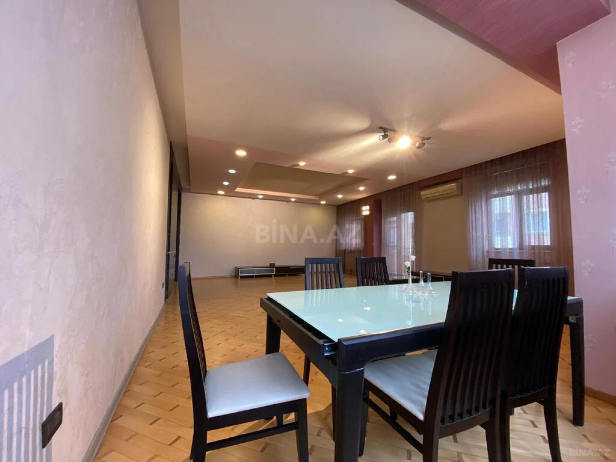 Satılır 4 otaqlı mənzil 220 m²