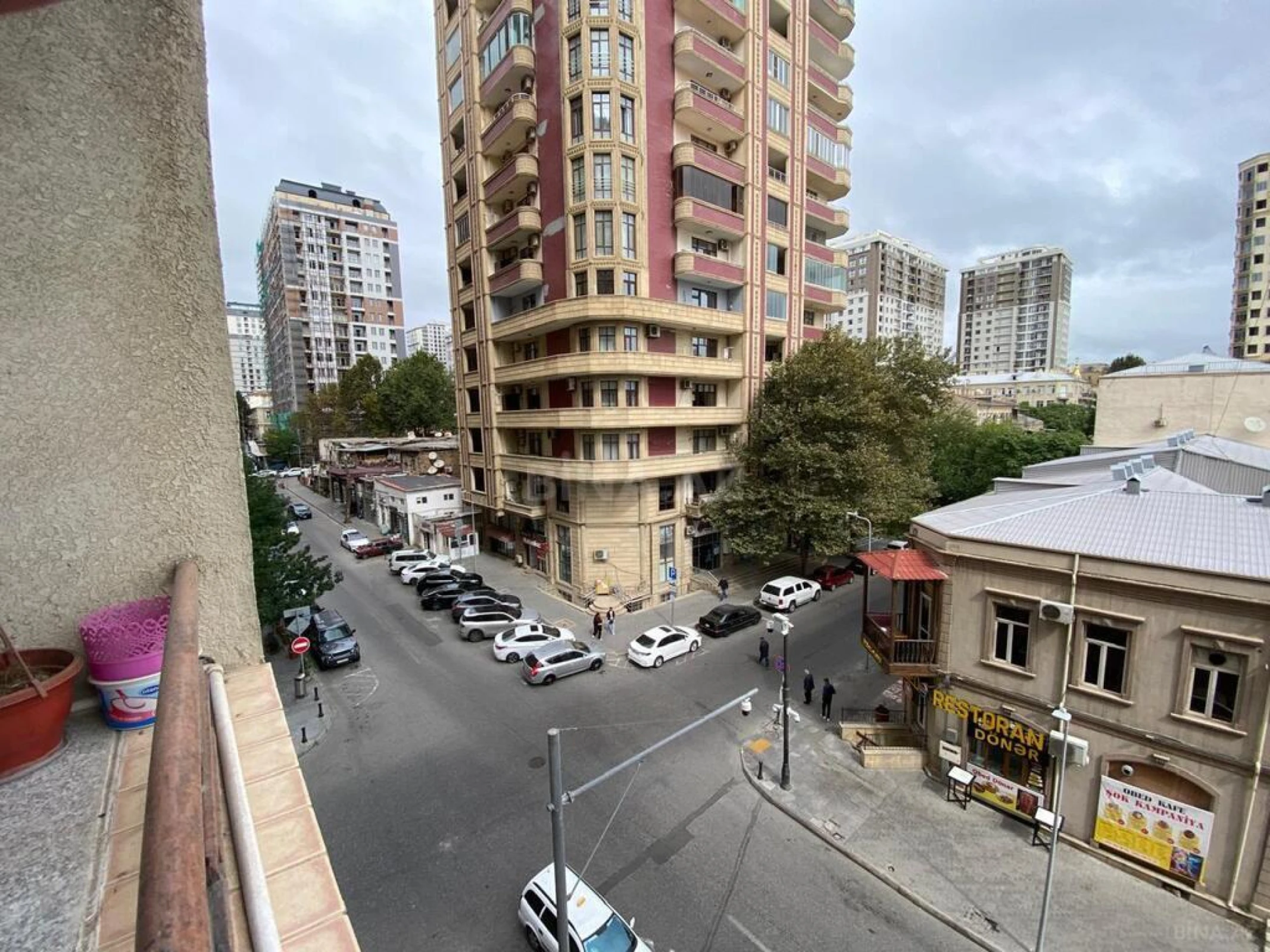 Satılır 4 otaqlı mənzil 220 m²