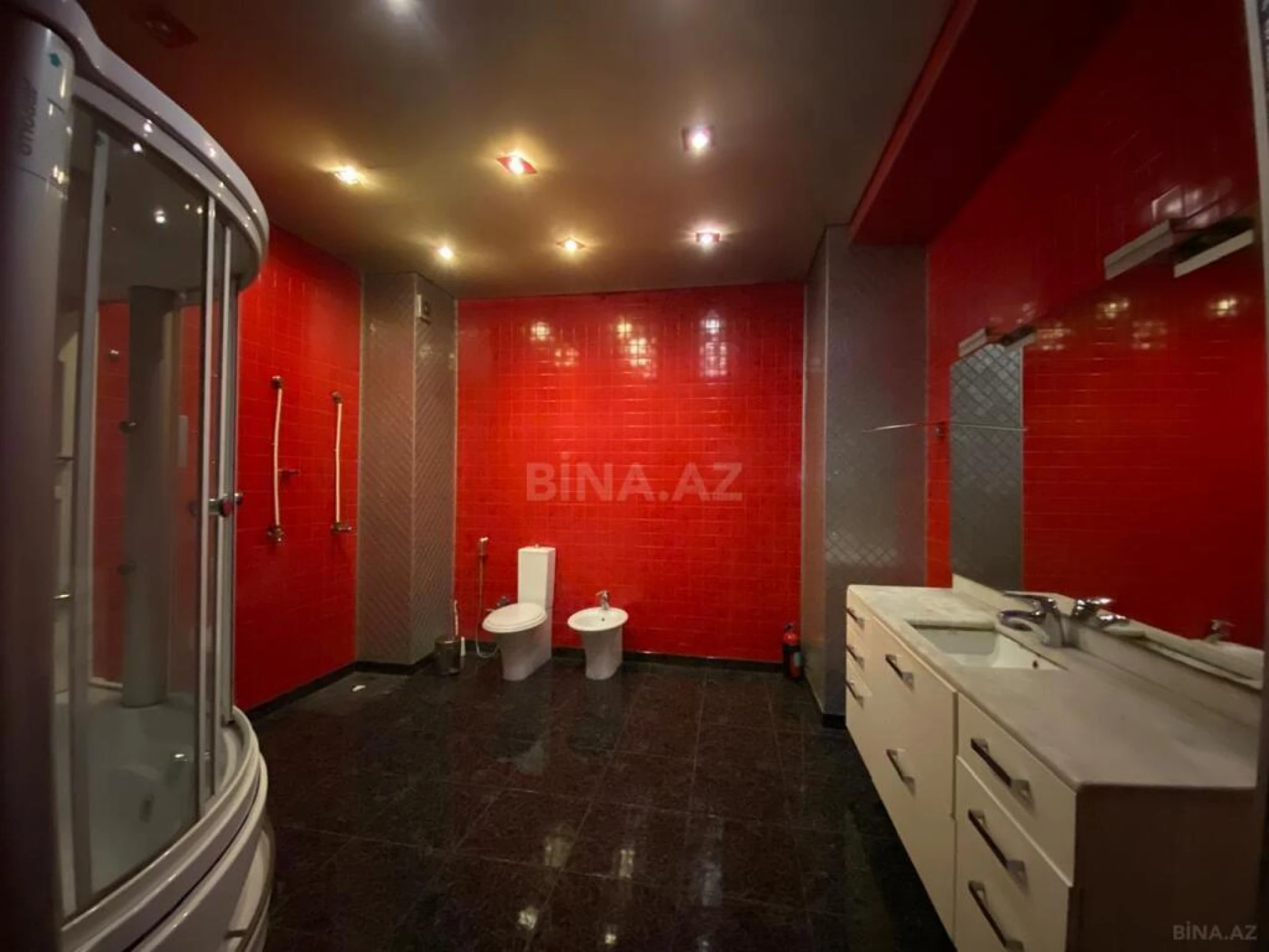 Satılır 4 otaqlı mənzil 220 m²